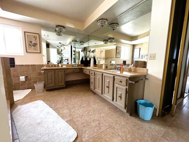 Building Photo - MLCC 3 Bedroom 2 Bath