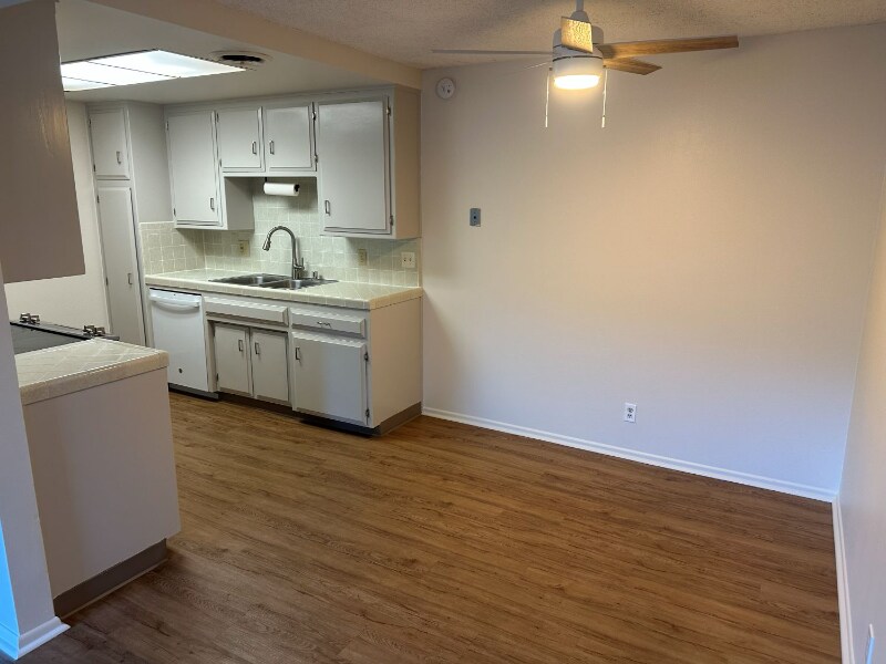 Building Photo - 1750 Prefumo Canyon Rd