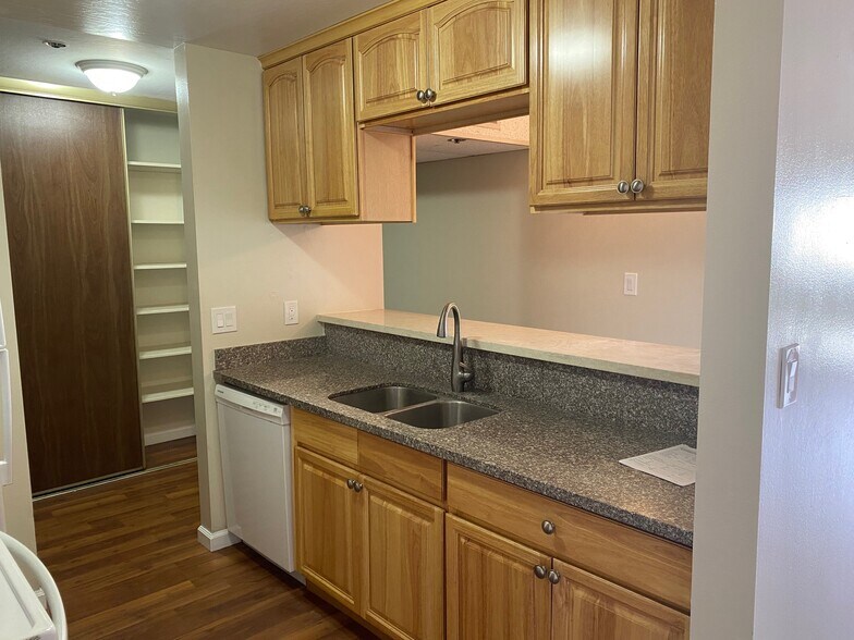 Kitchen - 281 Juana Ave