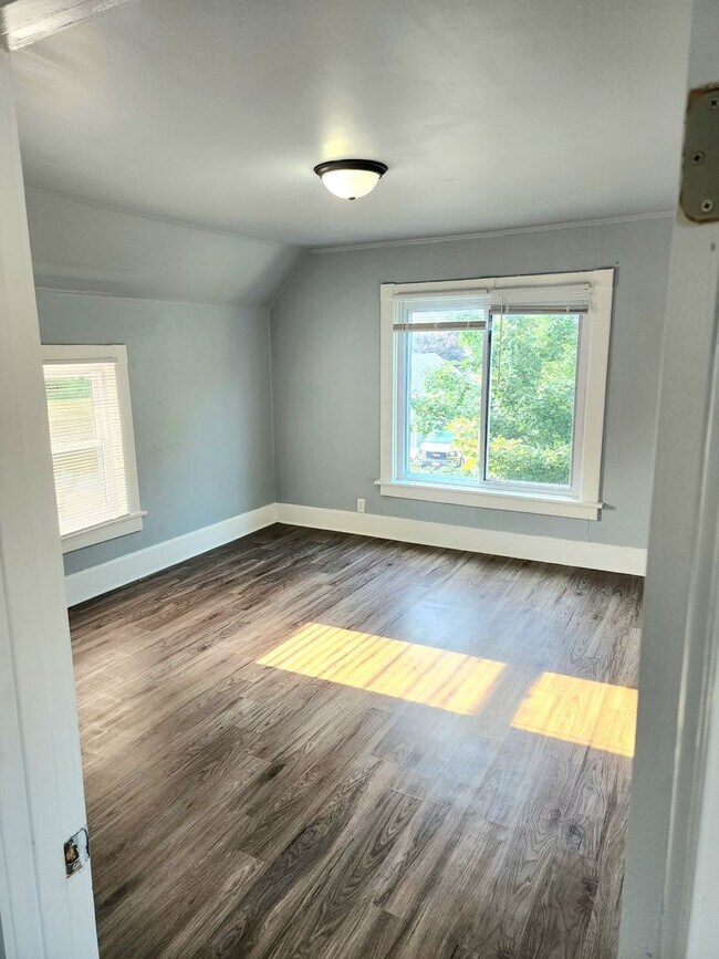 Building Photo - 13th Street Duplex