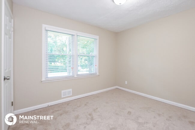 Building Photo - 418 Smyrna Powder Springs Rd SW