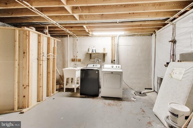 Building Photo - 10075 Maple Leaf Dr