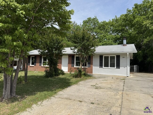 Primary Photo - 204 Mike St