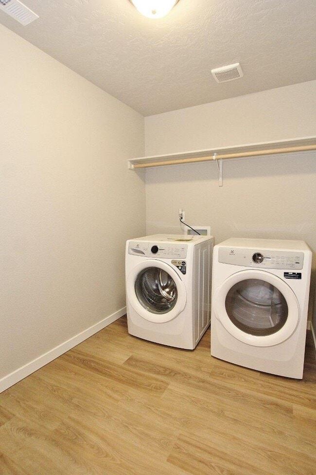 Building Photo - 496 N Tessa Ln