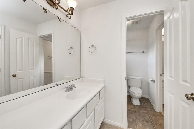 Building Photo - 3811 Parkside Dr