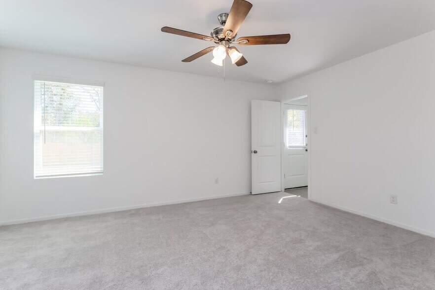 Building Photo - 16002 Tallis Dr