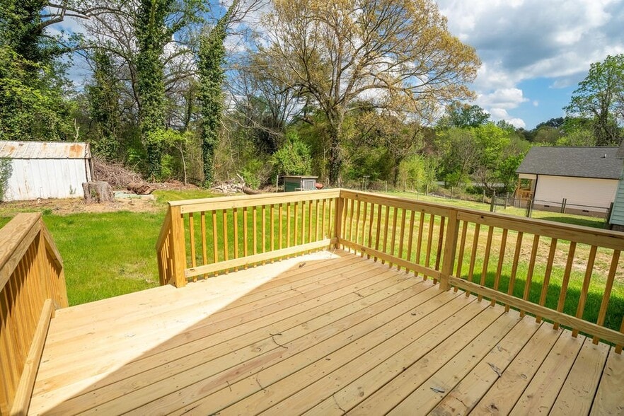 Building Photo - 1128 Rosehill Dr