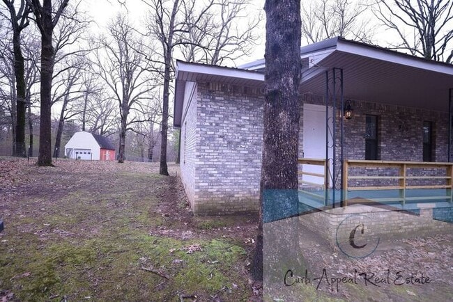 Building Photo - Move in special $500!! Beautifully renovated 1 bed / 1 bath duplex in a great neighborhood!!
