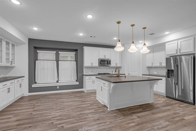 Building Photo - 7392 Mount Greylock Lp