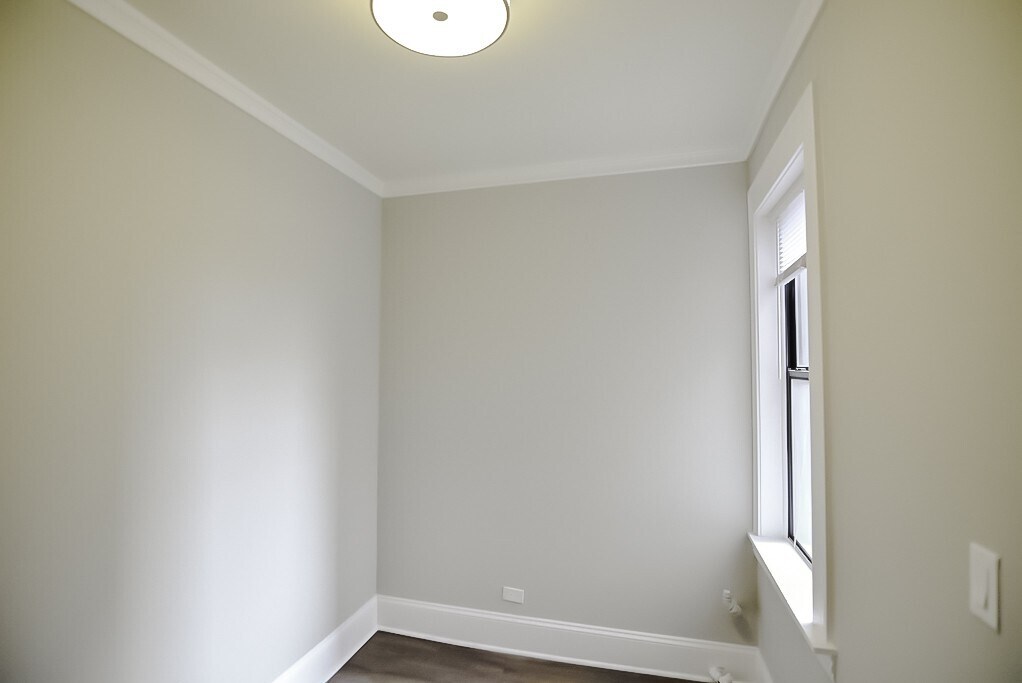 Building Photo - 817 W Lakeside Pl