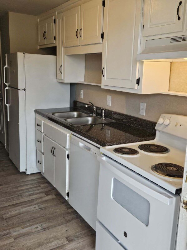 Building Photo - One Bedroom Apt Available For Immediate Oc...