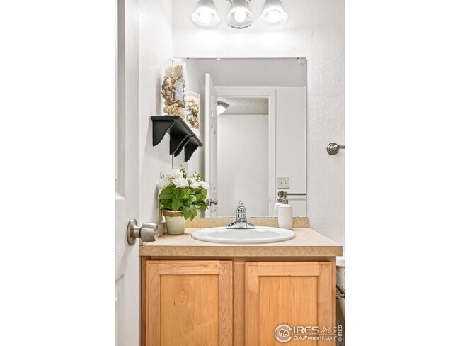 Building Photo - 6545 Kalua Rd