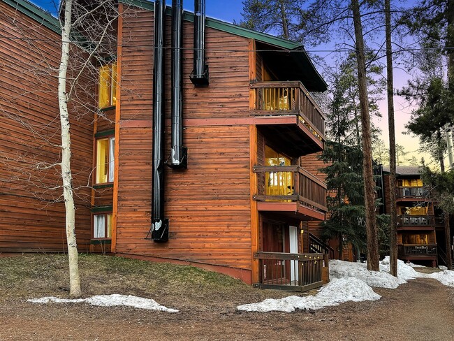 Primary Photo - 2 Bedroom, 1 Bath on Peak 8! Updated unit,...