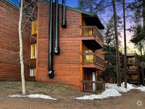 Building Photo - 2 Bedroom, 1 Bath on Peak 8! Updated unit,...