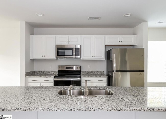 Building Photo - 476 Thomas Aly