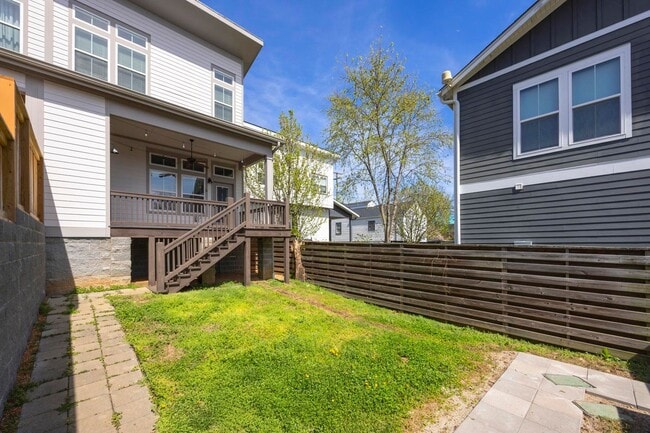 Building Photo - 505A Moore Ave