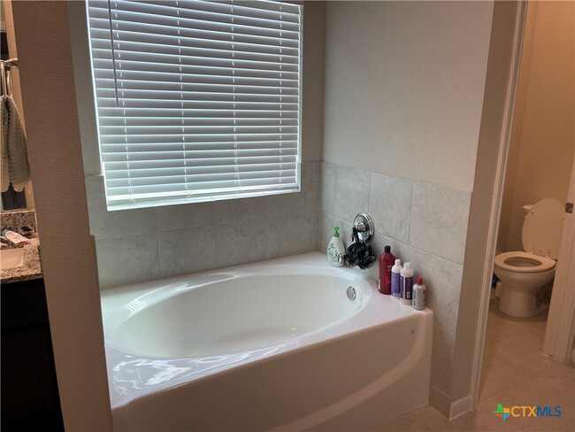 Building Photo - 7220 Rosado Dr