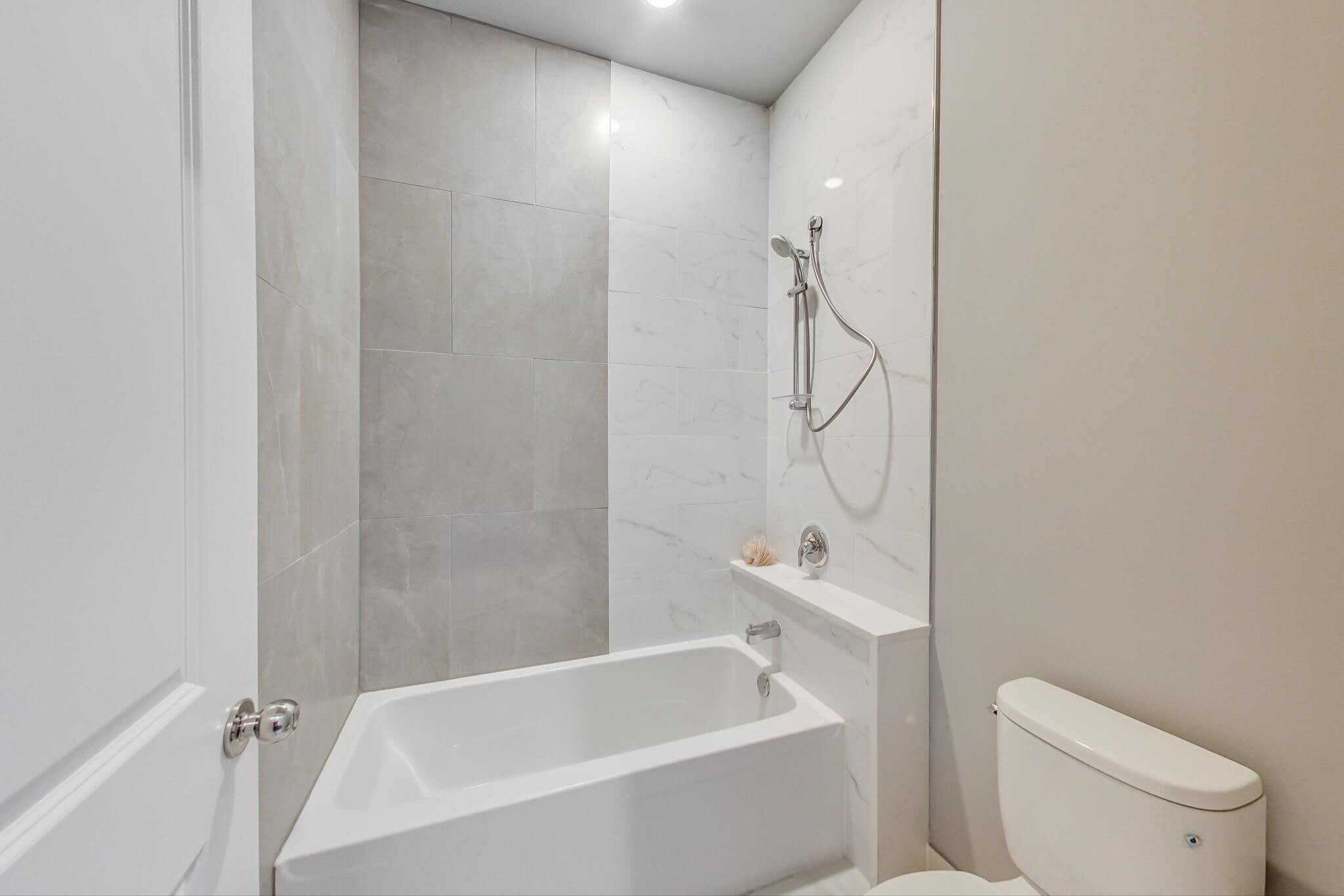 Building Photo - 5117 S Kenwood Ave