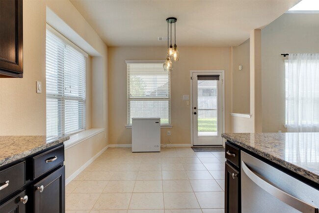 Building Photo - 9722 Victoria Rose Ln