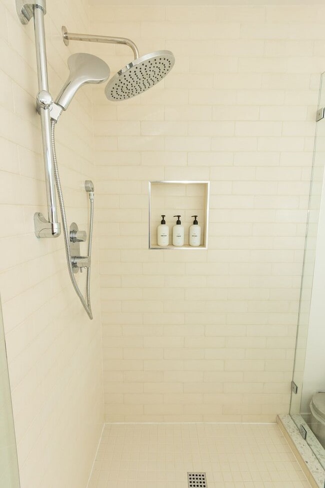 Building Photo - Spectacular Furnished 4 Bedroom/ 3 Bath Mid-Century Modern Retreat in Encinitas