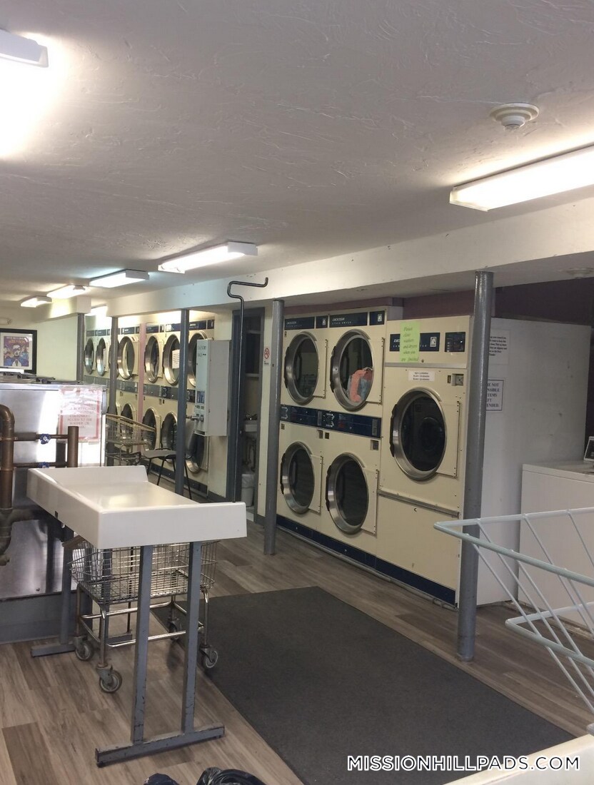 Building Photo - 883 Huntington Ave