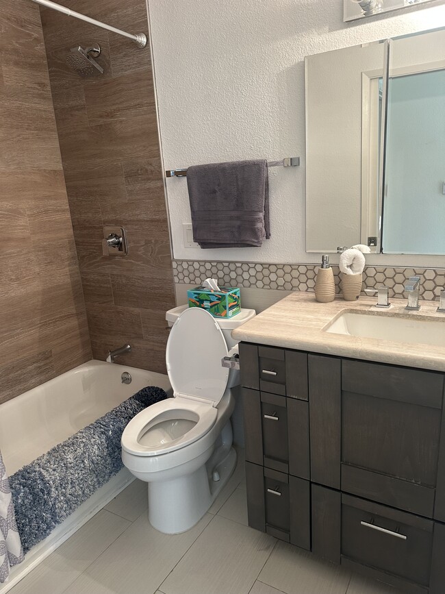 Building Photo - 3312 Caminito Eastbluff