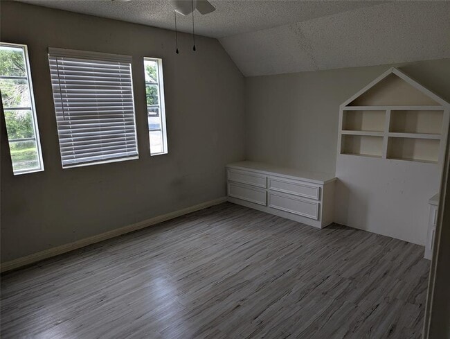 Building Photo - 1504 Windy Park Dr