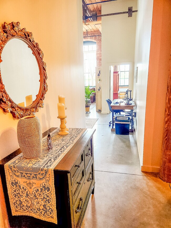 Building Photo - 400 Mills Ave