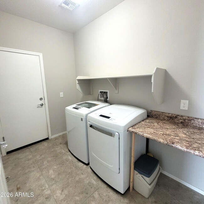 Building Photo - 25925 W Tonto Ln