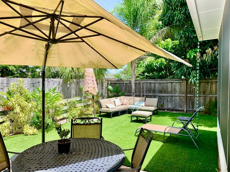 Building Photo - 1490 San Helen Dr