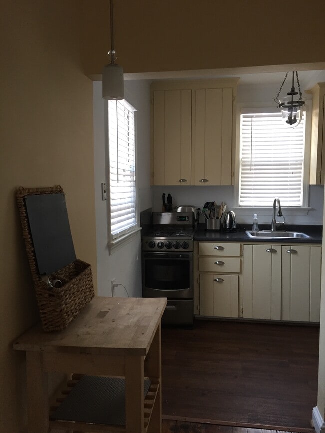 Building Photo - 10 Snows Ct NW