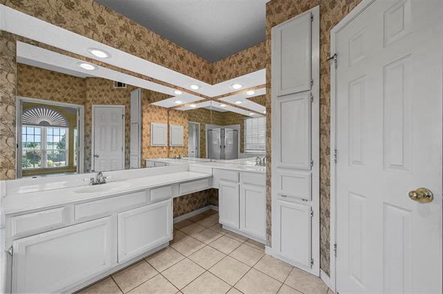 Building Photo - 5110 Heatherdale Dr