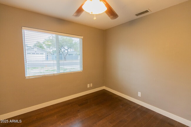 Building Photo - 803 E Palmaire Ave