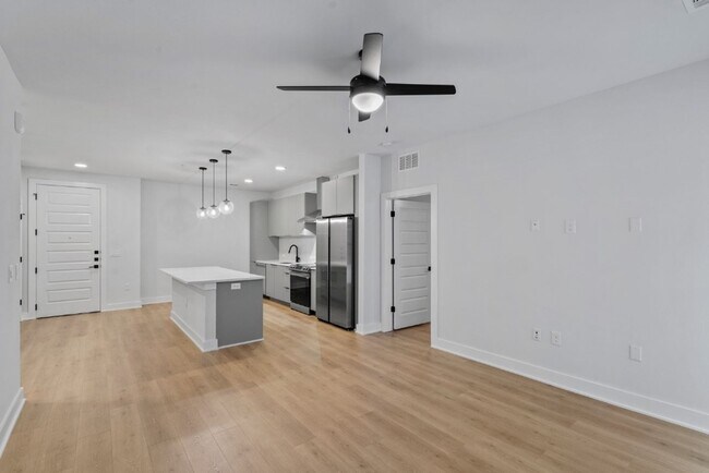 Building Photo - 2500 Longview St
