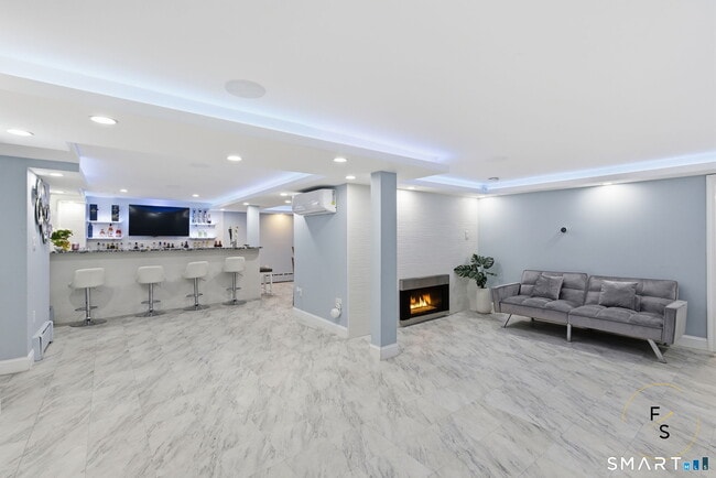 Building Photo - 508 Highland St