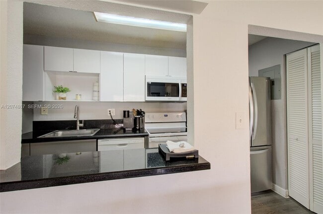 Building Photo - 4610 NW 79th Ave
