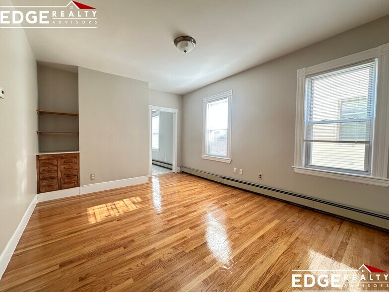 Building Photo - 315 Warren St