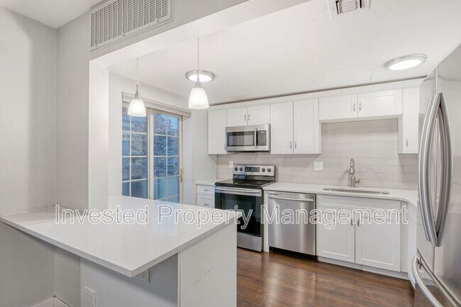 Building Photo - 700 N Washington St