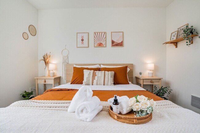 Building Photo - 1414 E Howell St