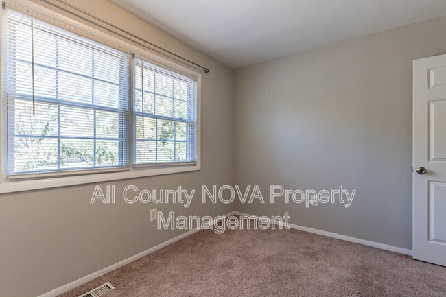 Building Photo - 1438 Cottonwood Ct