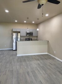 Building Photo - 306 S Preston Rd