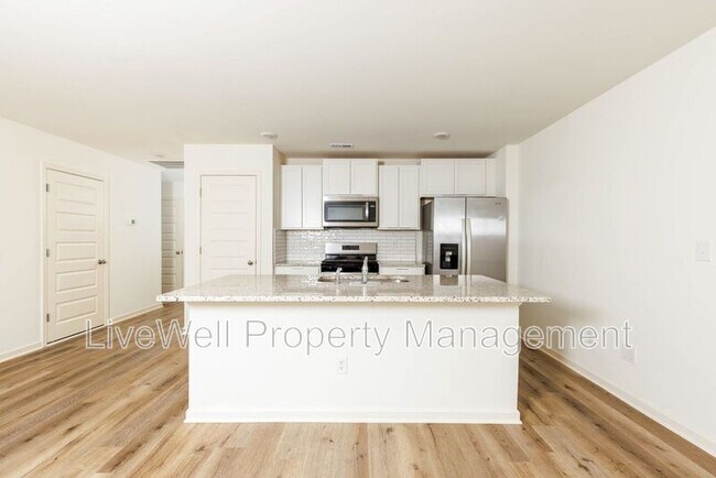 Building Photo - 853 Fish Camp Rd