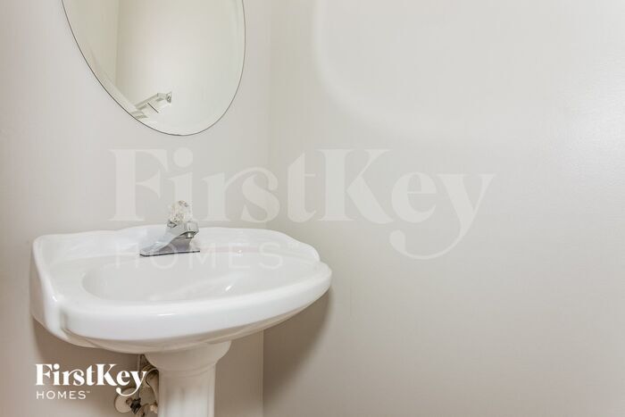 Building Photo - 721 Summey Farm Dr