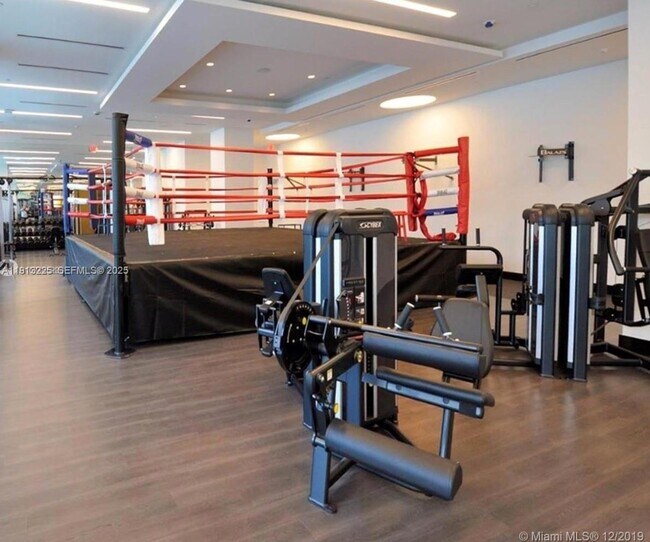 Building Photo - 851 NE 1st Ave