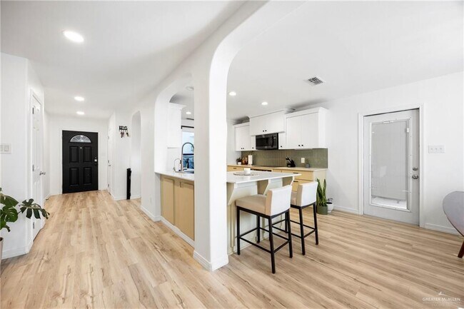 Building Photo - 25 Alvarado St