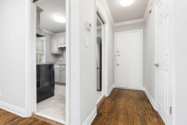 Building Photo - 1166 Castlevale Dr
