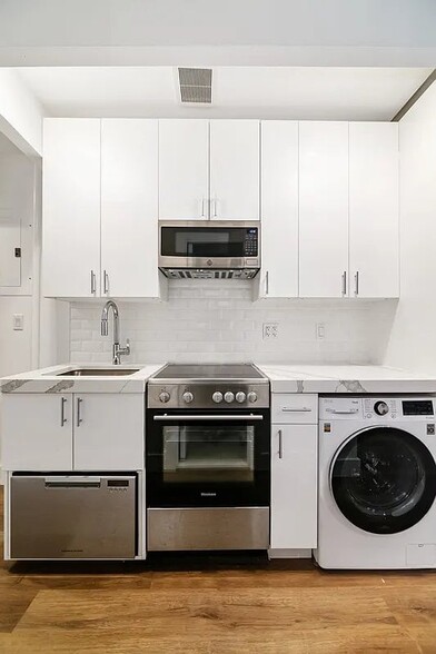 Building Photo - 130 Allen St