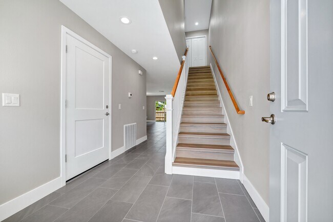 Building Photo - 37 SE 15th Terrace