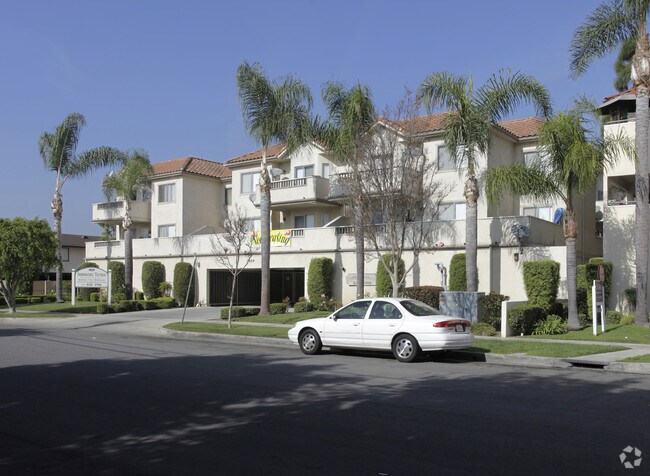 Building Photo - Savanna Villas