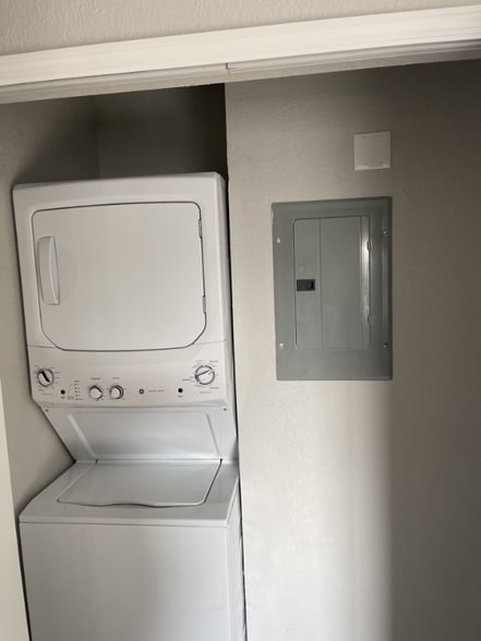 Building Photo - 1935 Ave O SW